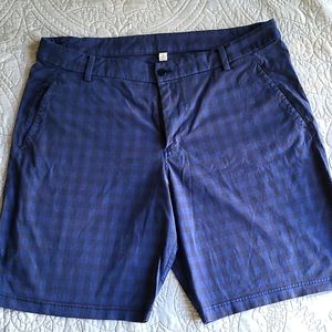 Lululemon Men's shorts size 40 perfect shape